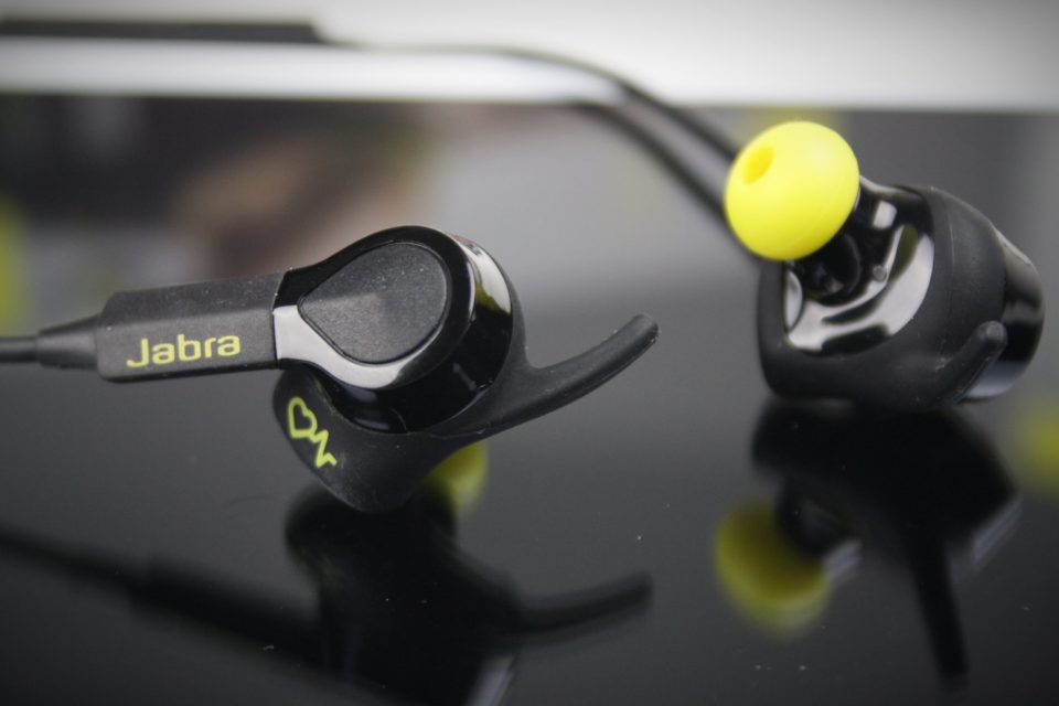 jabra-sport-pulse-closeup